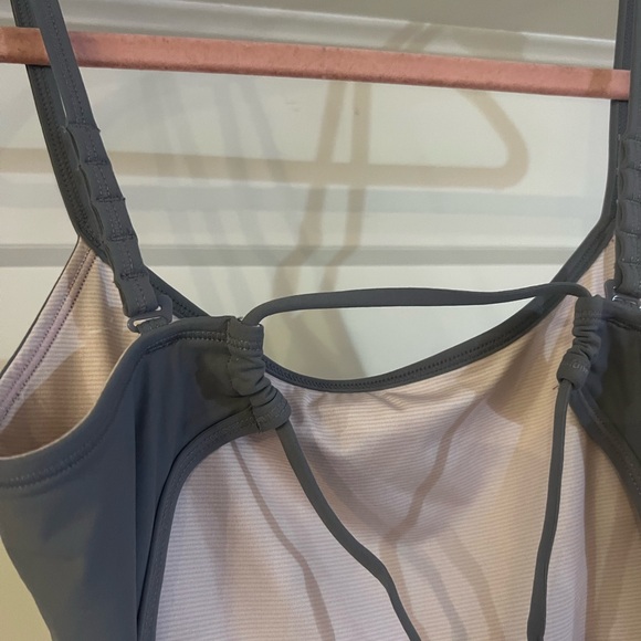 SOLD LOCALLY Lululemon bathing suit BNWOT reversible4-6 - Picture 2 of 6
